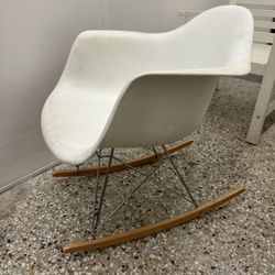 Modern Rocking Chair 