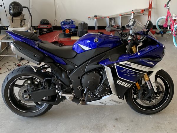 2013 yamaha r1 only 1700 miles limited edition