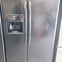 Side By Side. Fridge/Freezer 