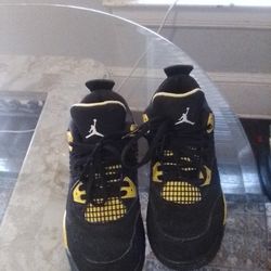 Air Jordan 4 Retro Thunder 2023