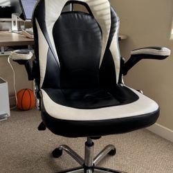 GAMING CHAIR ARTIFICIAL LEATHER GOOD CONDITION 
