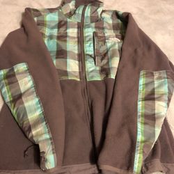 Very warm North Face jacket for women size medium perfect for winter very warm cozy and comfortable