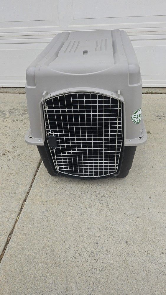 LARGE DOG KENNEL 34L X 23 W X 28H