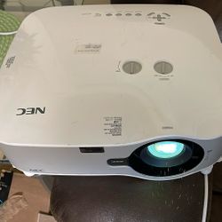 NEC NP1000 3LCD Large Venue Projector - VGA DVI - Lens Included - 