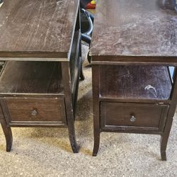 Mesas de madera ( buros para esquinas ) $15.00 Each/ cada una 