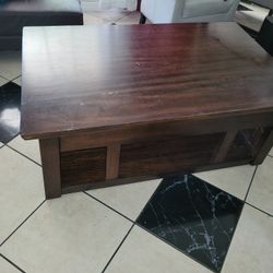 Dinnig room table