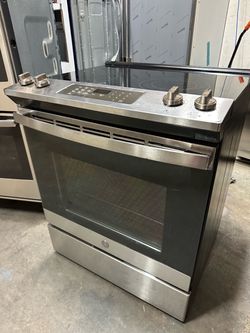 24 month old Glasstop GE® 30" Slide-In Electric Range Stainless/Black Retail price $1487