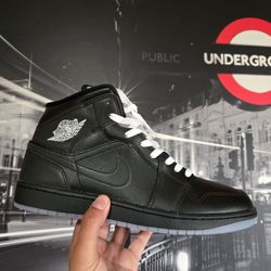 Jordan 1 Mid 'Black Metallic 
