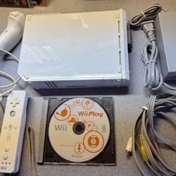 Nintendo Wii Bundle - Wii Play 