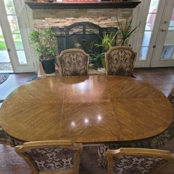 Antique  Set Table With 6 Chairs. 