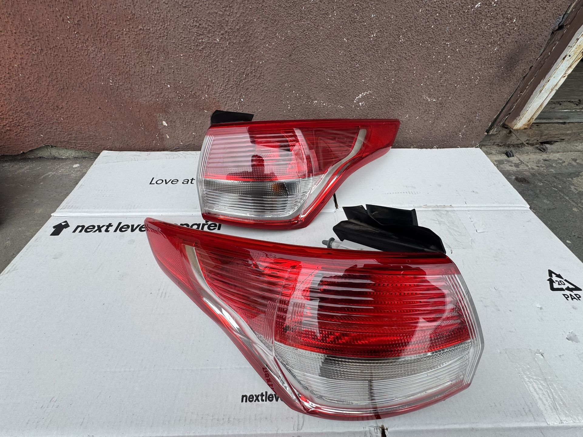 2013-15 FORD ESCAPE REAR TAIL LIGHT RH and LH SET 