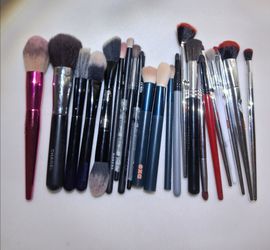 Makeup brushes