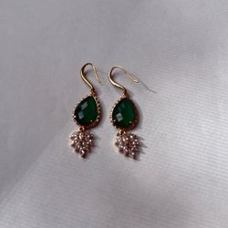 Elegant Green Teardrop Dangle Earrings – Gold Tone with Crystal Accents