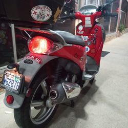 2009 Aprilla  200 Cc Moped