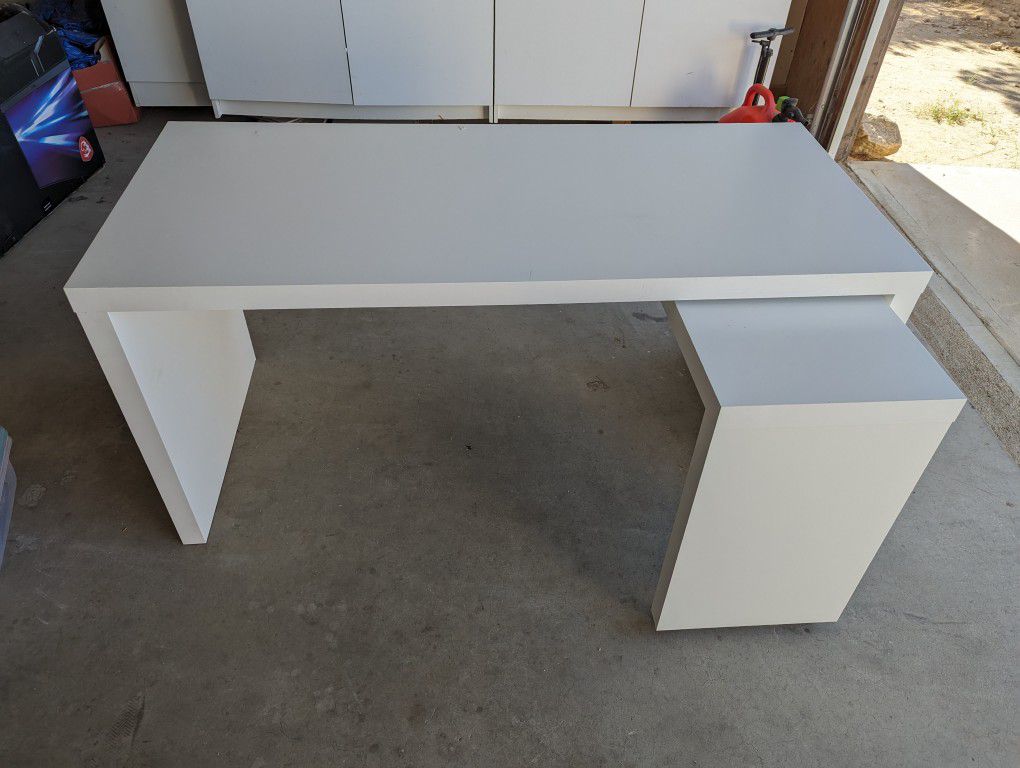 IKEA Malm L Shaped Corner / Pull Out Desk, No Drawers
