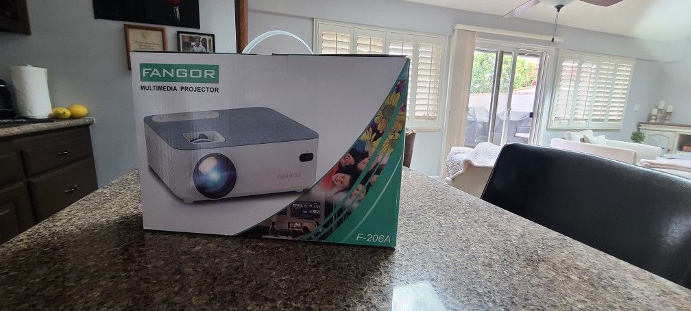FANGOR Mutimedia Projector. F206A
