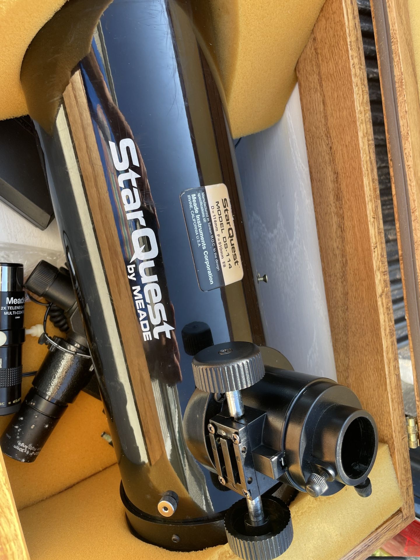Starquest By Meade Telescope And Tripod 