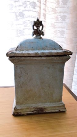 Pier 1 Multi-Jar decor