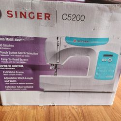 Singer Sewing Machine 