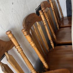 Free Solid Table And 4 Chairs Come With 2 Extension Leafs 