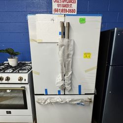 Café - 23.1 Cu. Ft. French Door Counter-Depth Smart Refrigerator with Internal Water Dispenser - Matte White 