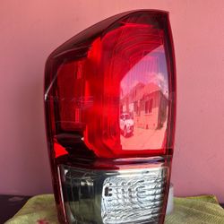 2016 2017 Toyota Tacoma Driver Lh Incandescent Outer Tail Light OEM