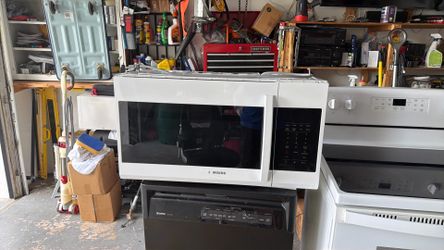 Whirlpool 5-burner stove plus Samsung microwave