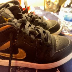 Jordan Mid 1s Boys 