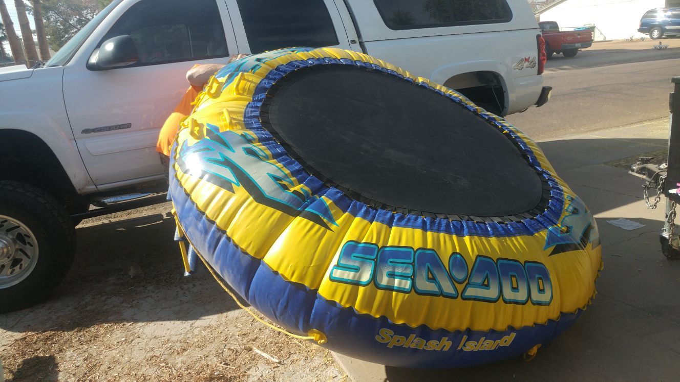 SEA-DOO. Splash Island trampoline