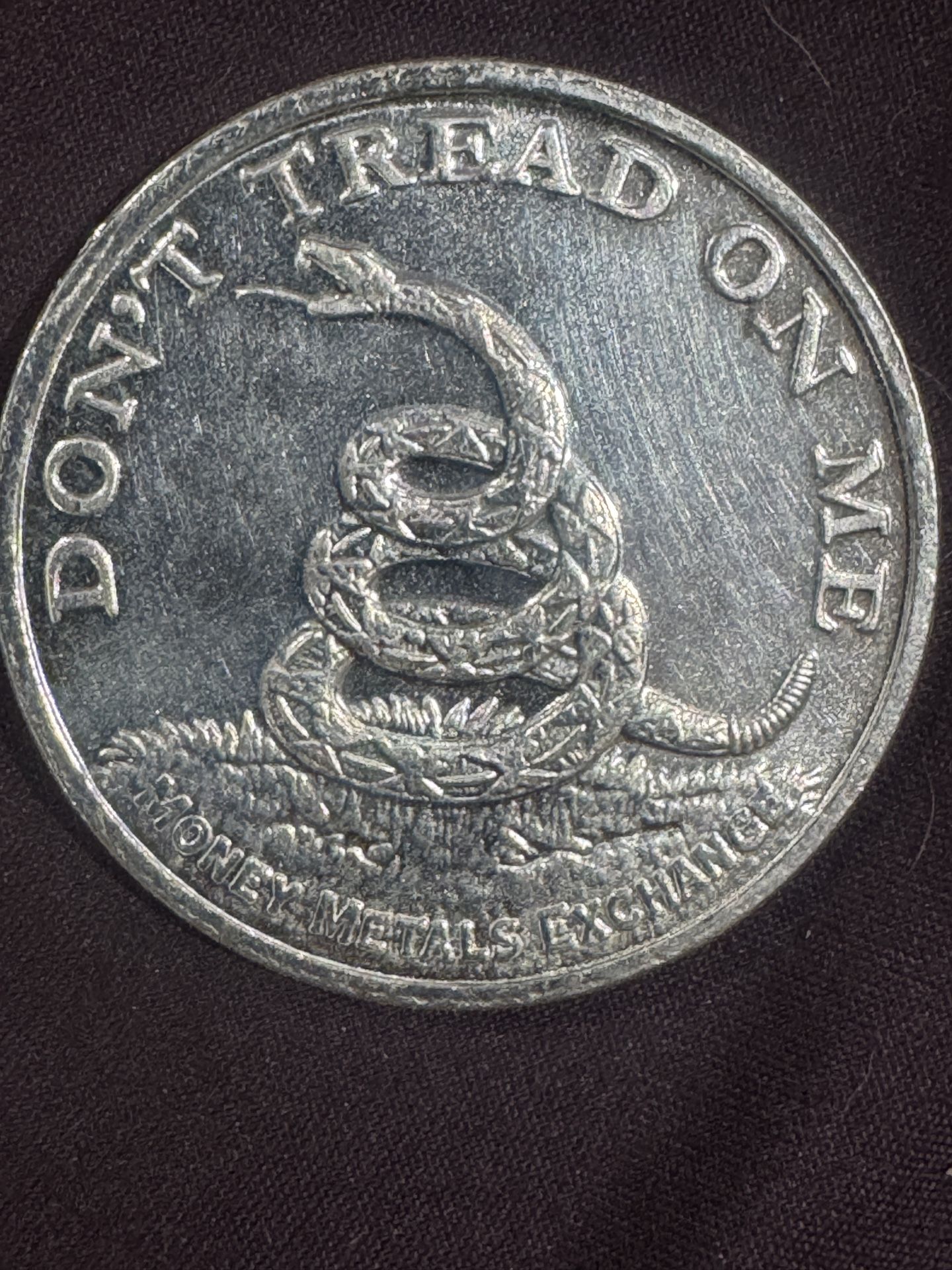 1 Troy Oz Silver 999 This is a commemorative silver round celebrating the Boston Tea Party.