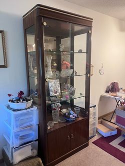 Currio cabinet