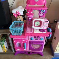 Minnie Mouse & Bluey Kitchen 