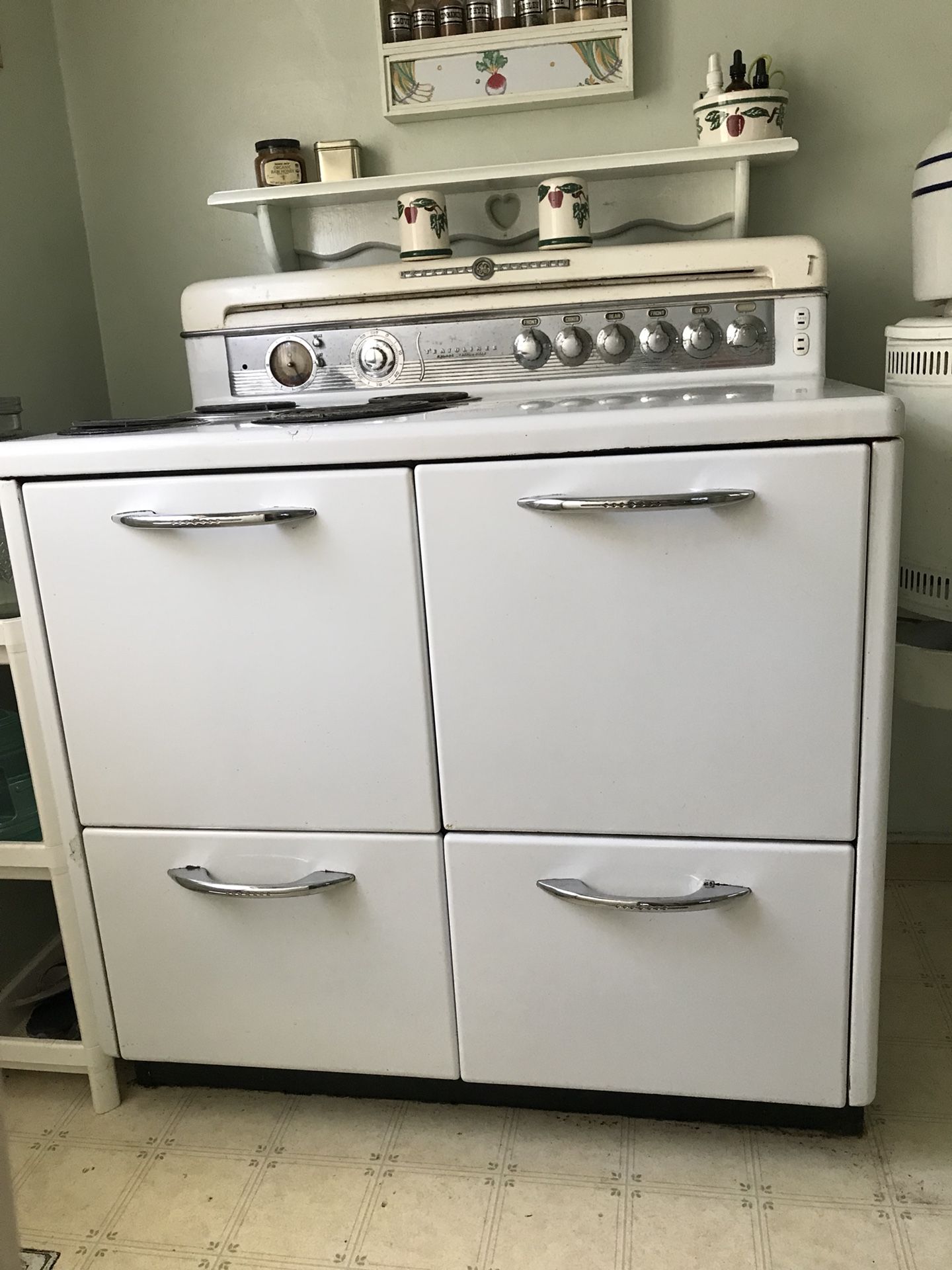 General Electric Stratoliner vintage electric stove