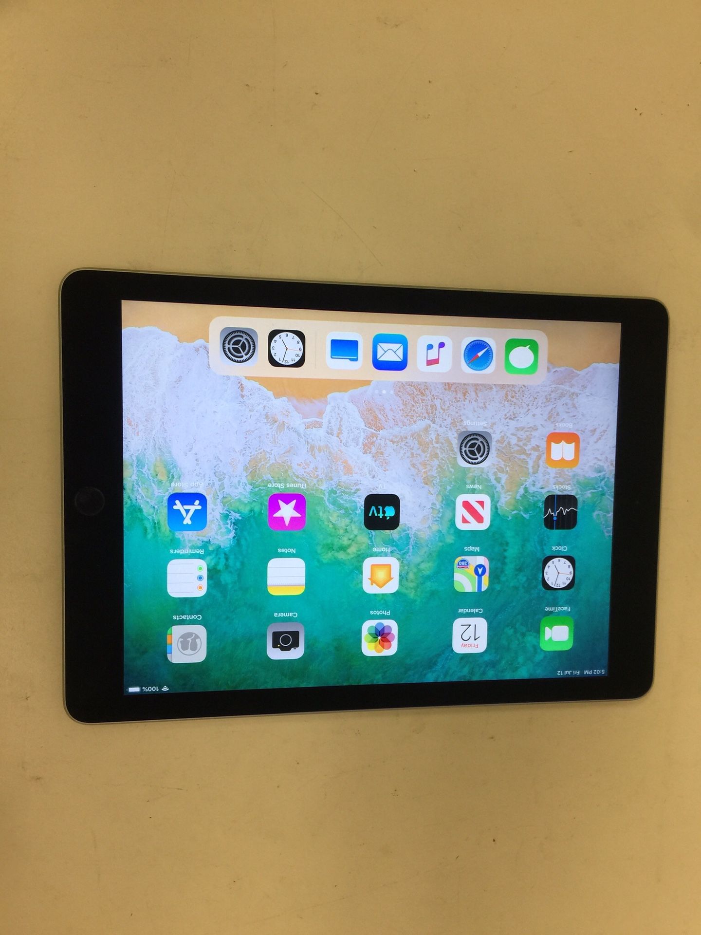 Apple ipad mini 2 32gb wifi black with charger good condition