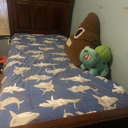 Cama Twin Trae Esa Cajonera Grande Enla parte De Abajo Dela Cama 