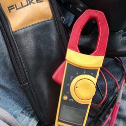 Fluke 337 Multimeter Clamp True Rms 