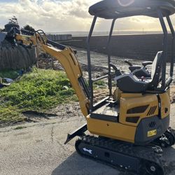 New 43 Inch Wide 23 Hp Excavator With Pilot Control And Thumb breaker and auger available