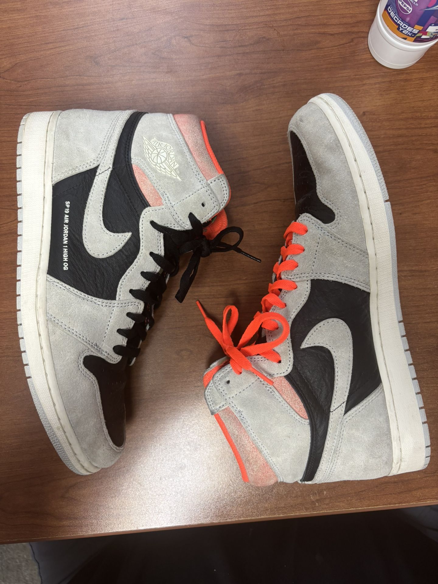 Jordan 1 Retro High Neutral Grey Hyper Crimson Me’s 13