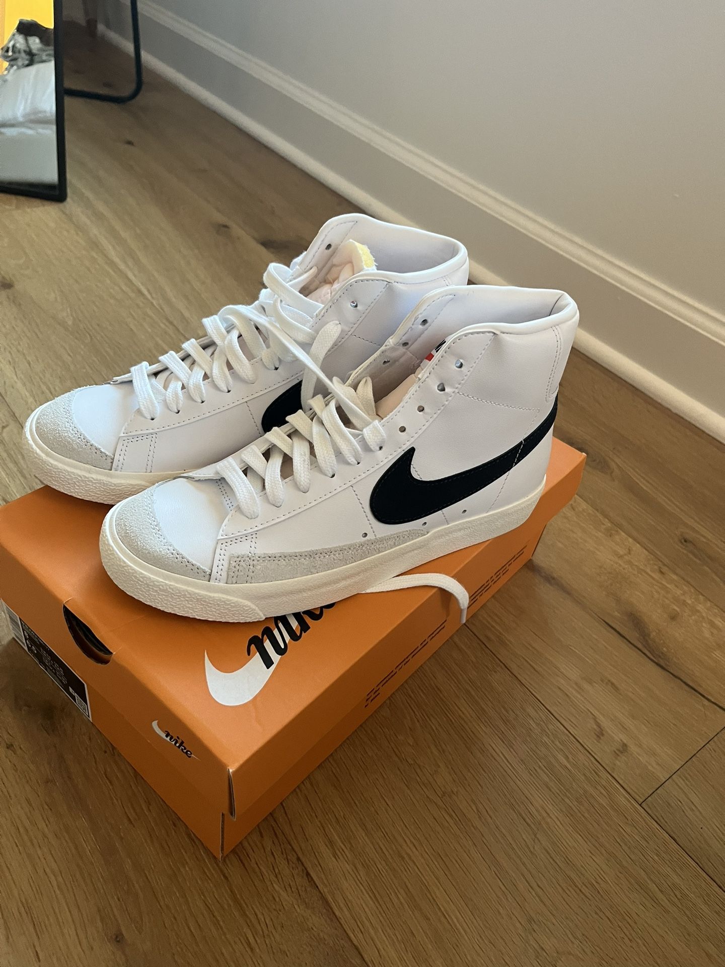 NEW Women’s Nike Blazer