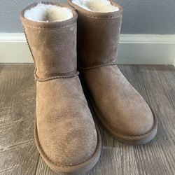 Women’s Suede Boot with Faux Fur Lining  - size 8 