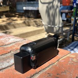 Canon VIXIA HF R800 Camcorder + Macro Lens