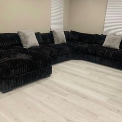 Gorgeous Super Plush Sectional With Or Without Chaise