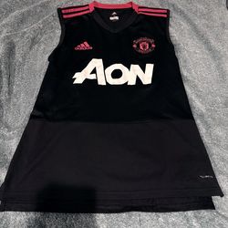 Manchester United training jersey size small