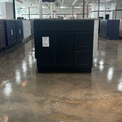 BRAND NEW Bathroom Vanities 30"