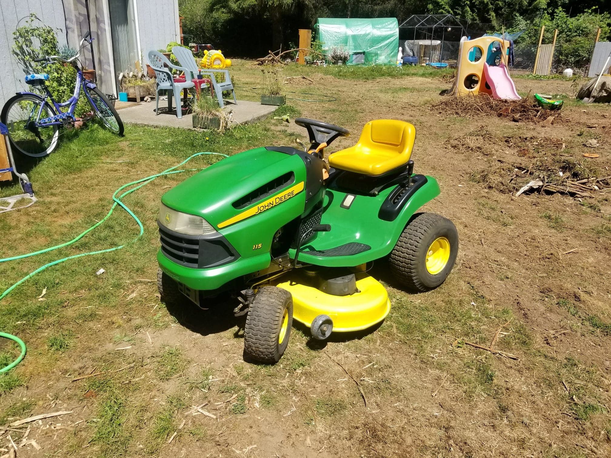 John Deere 115 manual riding lawn mower for Sale in Stanwood WA