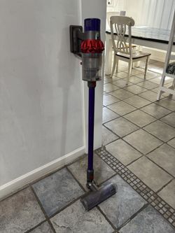 Dyson V7 Vacuum