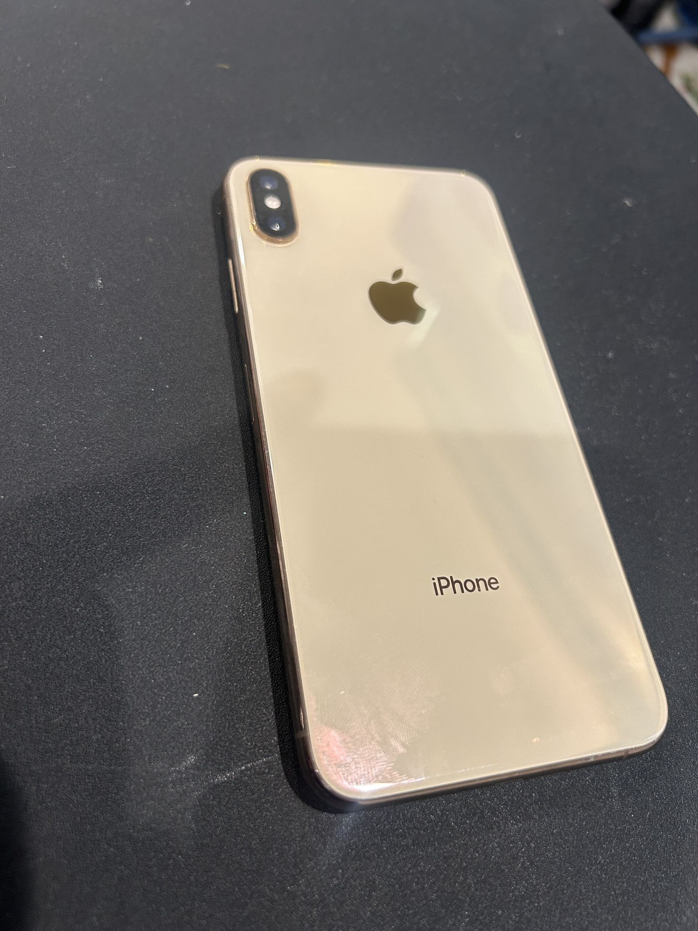 UNLOCKED Iphone XS Max 64gb (gold)