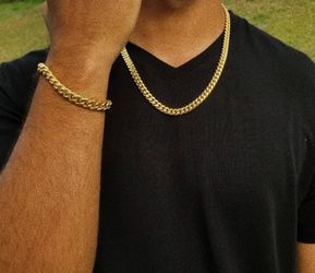 8MM X 20 or 30 inches Cuban Set 14K Gold Plated Doesn't Loses Color