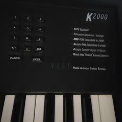 Kurzweil K2000 SAMPLER/Synthesizer 