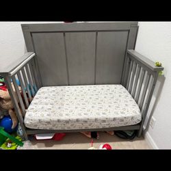 Baby Crib 4 In One  Also Have Matching Dresser W Changing Table 